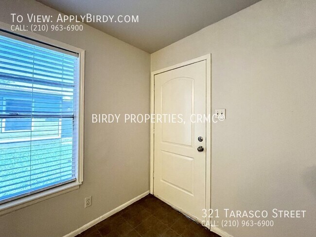 Building Photo - Charming 2-Bedroom Duplex in San Antonio, ...