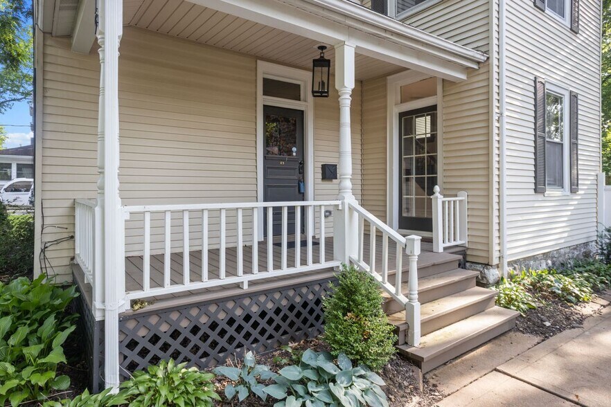 Building Photo - 419 S Van Buren Ave
