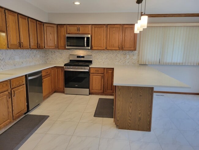 Building Photo - 3483 S Shore Dr