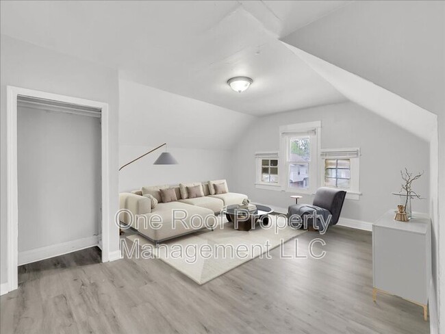 Building Photo - 324 N Hardesty