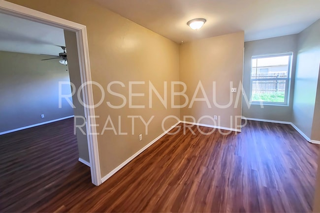 Building Photo - Charming and cozy 2-bedrooms, 2-baths apar...