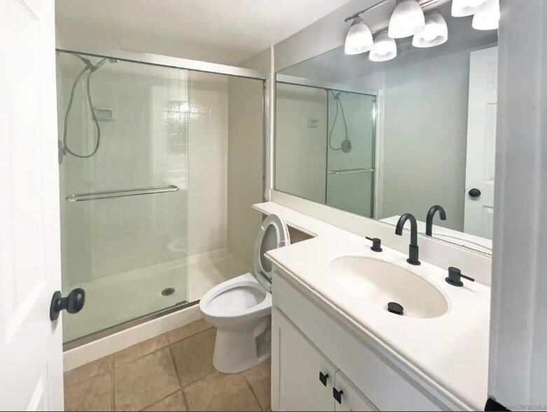 Building Photo - 2644 La Costa Ave