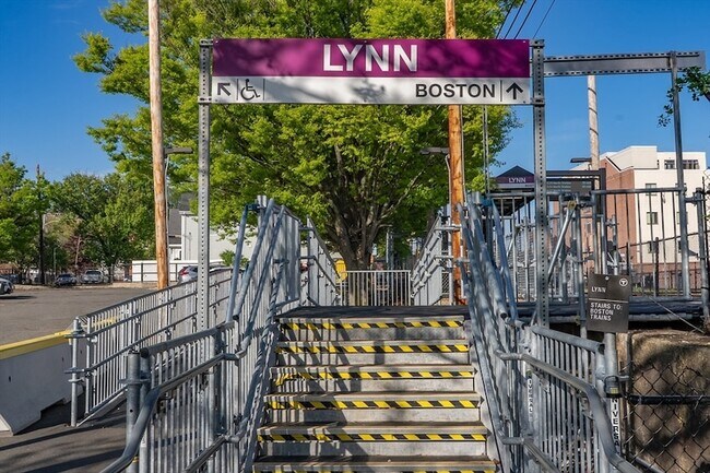 Building Photo - 285 Lynn Shore Dr