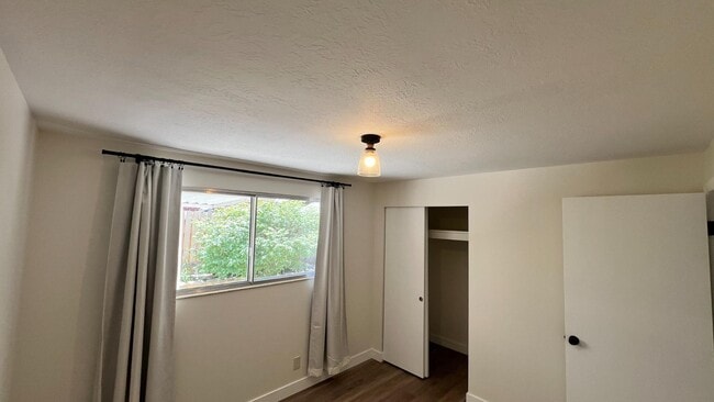 Building Photo - 1597 Navajo Dr