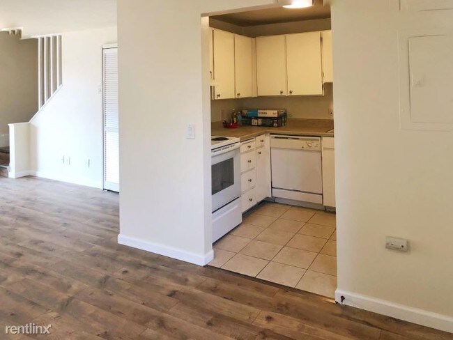 Building Photo - 10112 NE 68th St