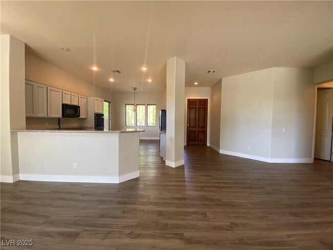 Building Photo - 17 Moraine Dr