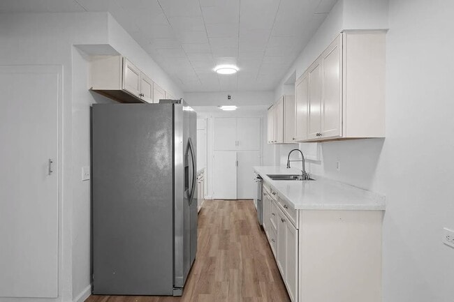 Building Photo - 308 E 7th Ave