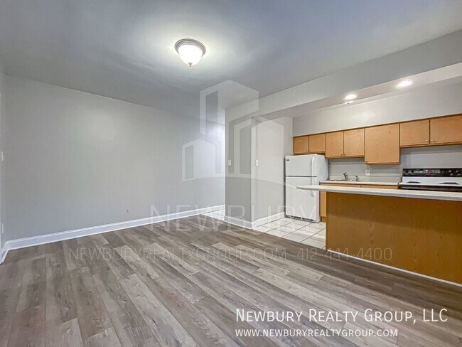 Building Photo - Cozy 2 Bedroom Available Now!