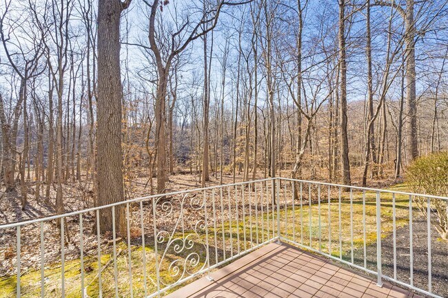 Building Photo - 153 Riveredge Dr