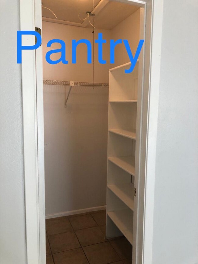 Building Photo - 2 bedroom/2 bathroom Apartment off Medical Dr & Babcock