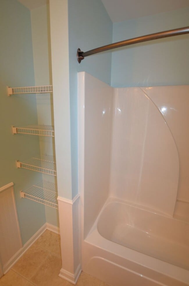 Building Photo - Kinderton 2 Bed/2 Bath Apartment