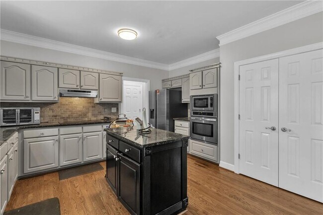 Building Photo - 1085 Castle Pointe Ln