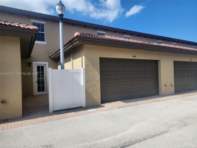 Building Photo - 14640 SW 15th St