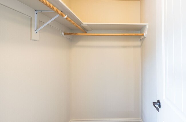 Building Photo - 2 BED 1 BATH TOWNHOME WITH COVERED PARKING IN AMMON - CITY UTILITIES INCLUDED