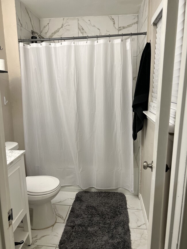 Master bathroom - 1605 N 26th St