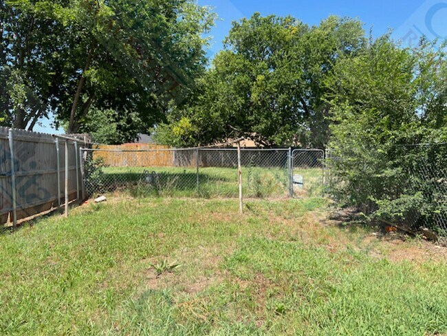 Building Photo - 1322 Glen Oaks Ct