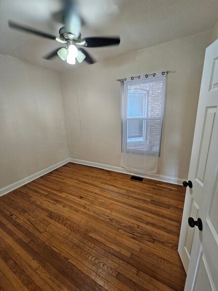 Building Photo - 719 S Central Park Ave