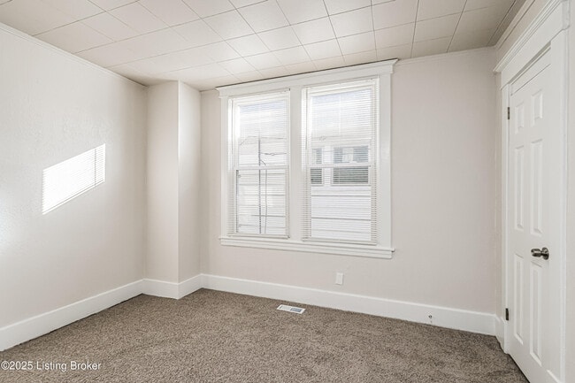 Building Photo - 218 S 41st St