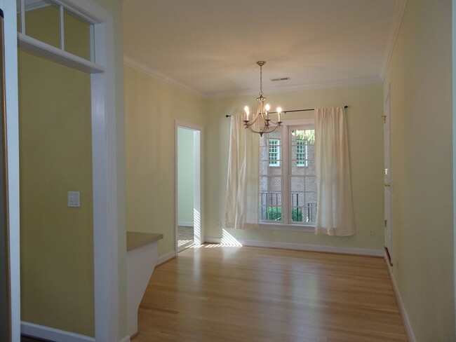 Building Photo - 4 Bedroom 3.5 bathroom Rental Home in Ford...