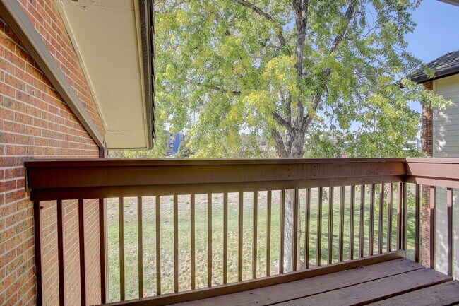 Building Photo - Penthouse level condo with views of canal and trail!