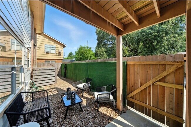 Building Photo - 3237 Rosedale St