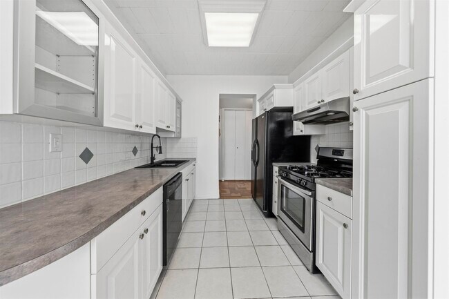 Building Photo - 9060 Palisade Ave
