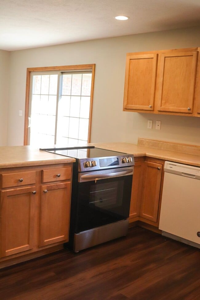 Building Photo - 2 Bedroom / 2 Bathroom Duplex in Daleville