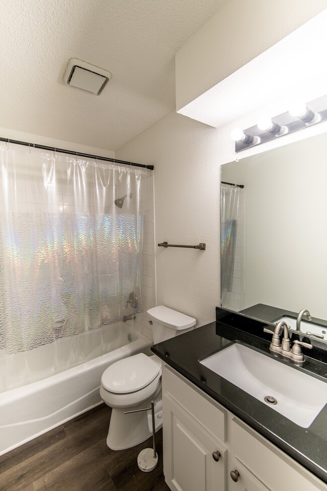 Building Photo - 1507 Wimbledon Dr