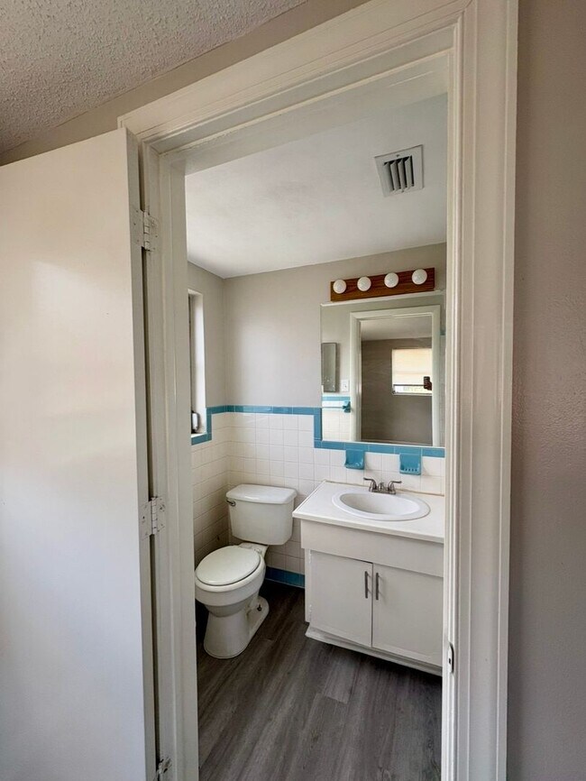 Building Photo - 7936 Pineapple Ln