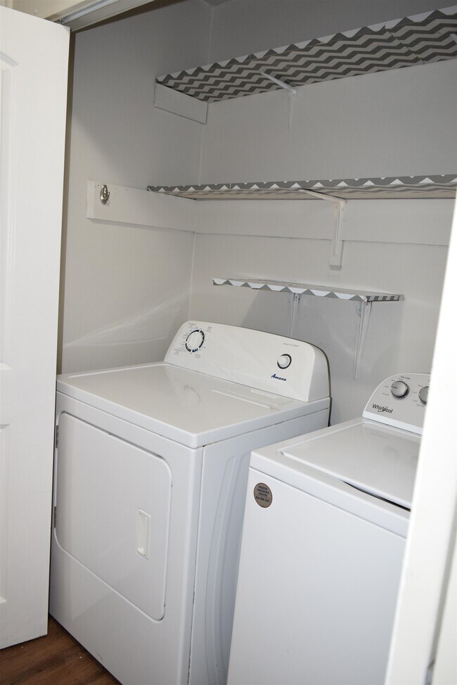 Building Photo - 410 Westwood Dr