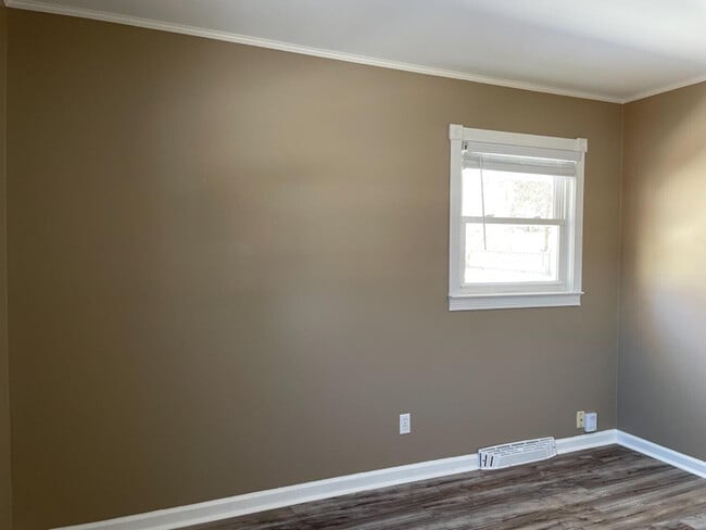 Building Photo - 2470 Millbrook Dr