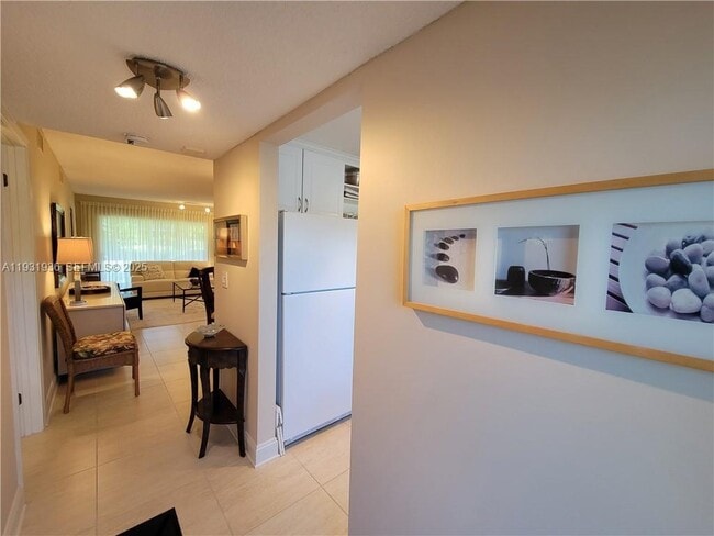 Building Photo - 3774 Inverrary Blvd