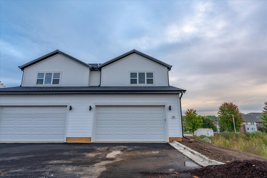 Building Photo - 139 Prairie Heights Dr