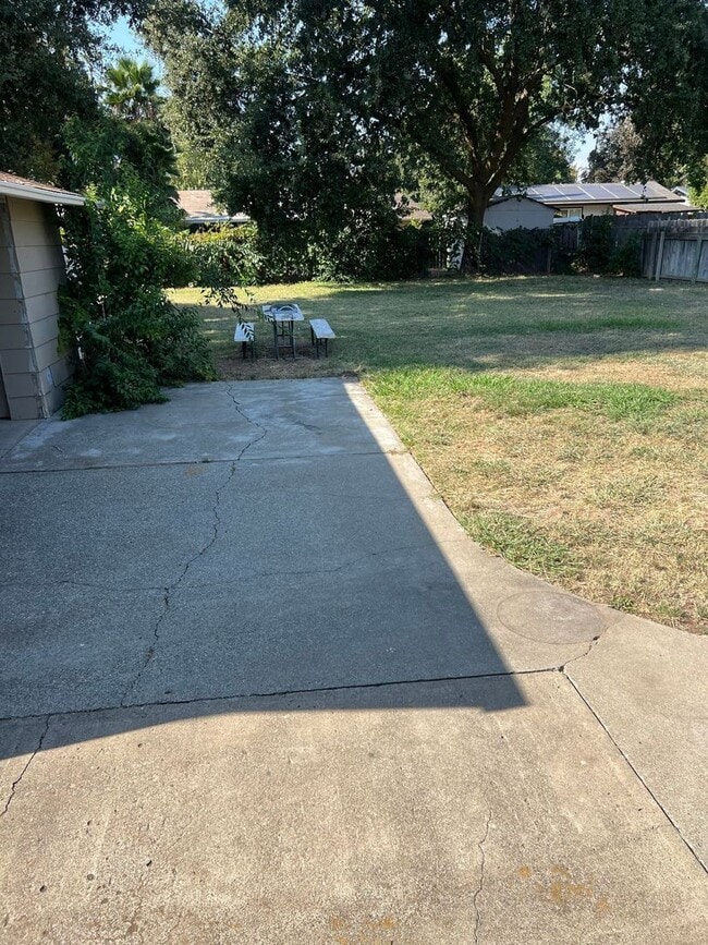 Building Photo - Durham 3 bedroom 2 bath Home, Large yard, ...