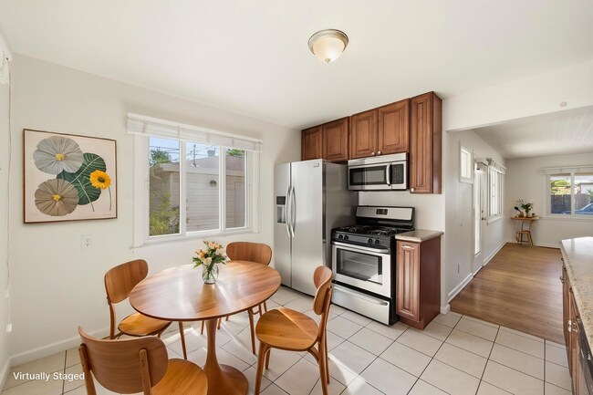 Building Photo - Spacious 3BR Home with Sunroom, Bonus Room & Large Yard