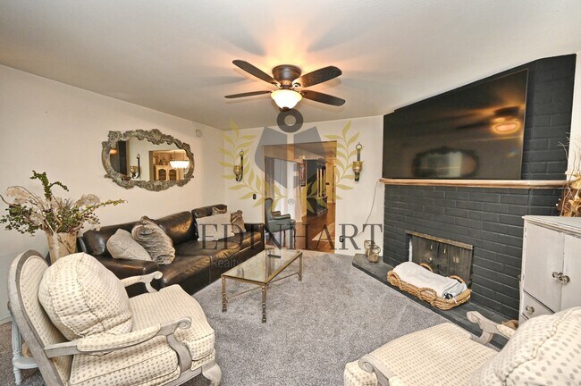 Building Photo - 360 E Terrace Ave