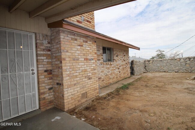 Building Photo - 3406 Moonlight Ave