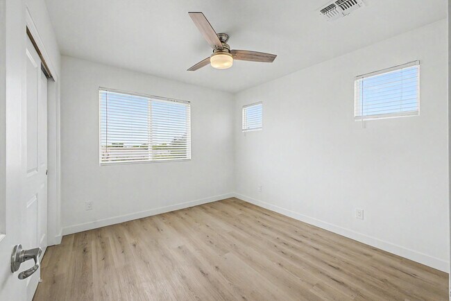 Building Photo - 136 W Latona Rd
