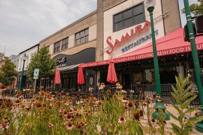 Building Photo - **  AVAILABLE AUGUST 2026  **  Beautiful Downtown Apartment with Private Rooftop Deck  Call to in...