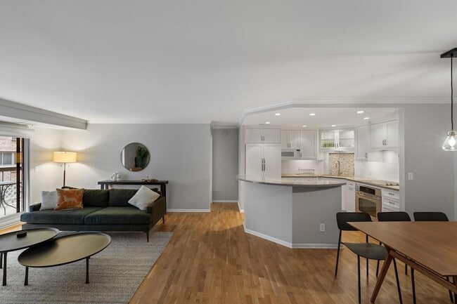 Primary Photo - 2885 Knox Ave S