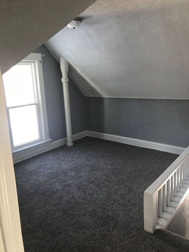 Building Photo - GREAT LOCATION! ADORABLE HOME!!