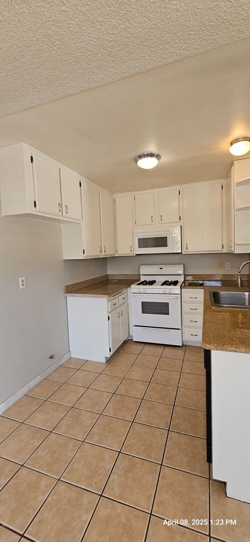 Building Photo - Orcutt Single Story Knollwood Terrace Condo with Attached One Car Garage