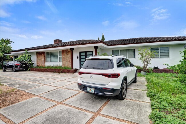 Building Photo - 3784 Sheridan Ave