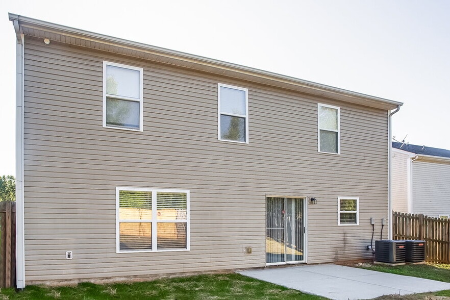 Building Photo - 3626 Larkhaven Village Dr
