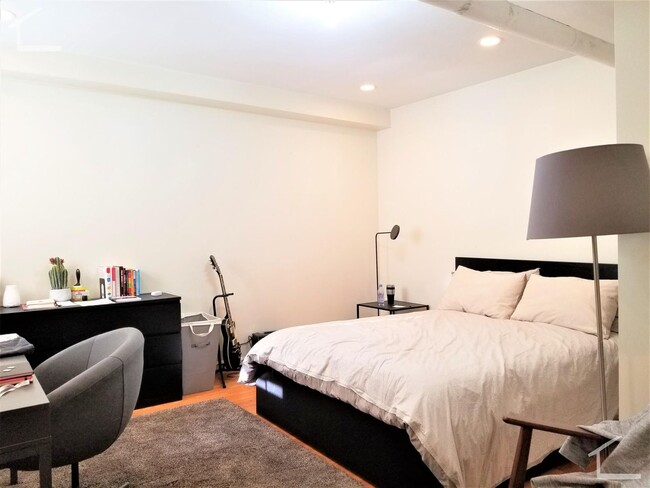 Building Photo - 9/1 Rare 3BR/2BA on Euston St in BU South ...