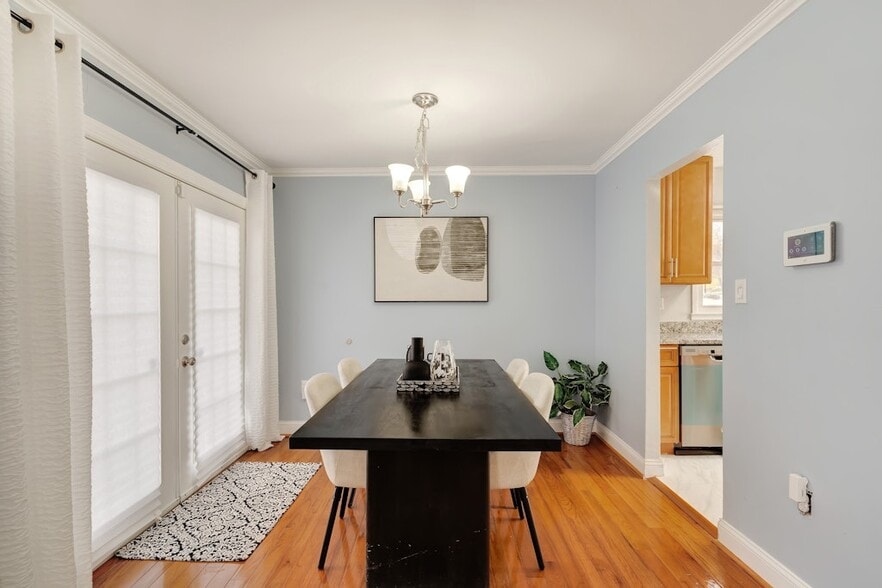 Dinning Room - 900 E Tantallon Dr