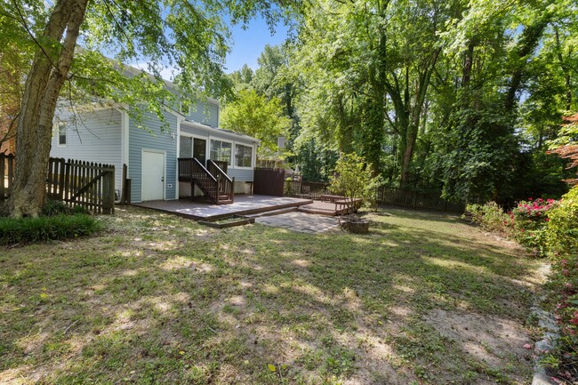Building Photo - 4505 Aviemore Crescent