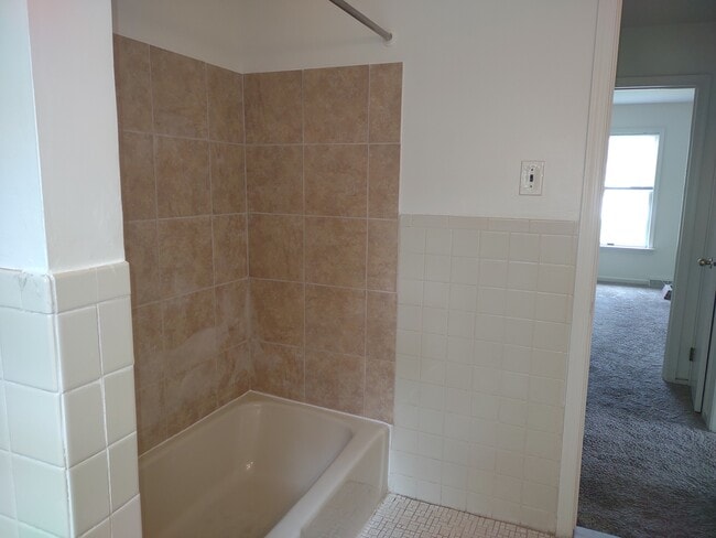 Building Photo - 576A Nemoral St