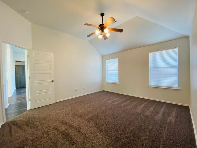 Building Photo - 407 S Pointe Ln
