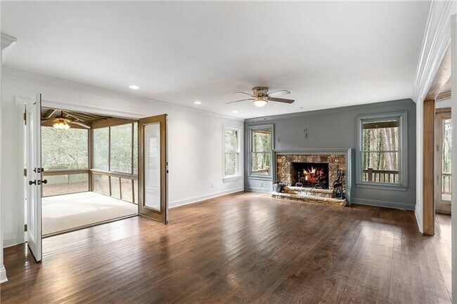 Building Photo - 2468 Ridgeway Dr